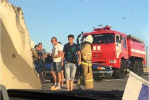 На крымских трассах в ДТП попали две легковые машины и фургон с дынями