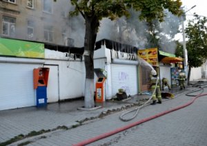 Рано утром в Севастополе горели торговые павильоны