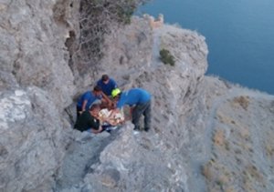 В Крыму туристка сорвалась со скалы из-за неудачной попытки сделать селфи