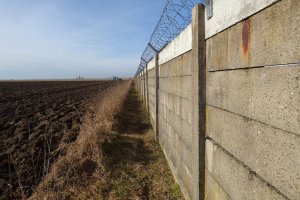 Россия хочет построить стену на границе Крыма и Украины