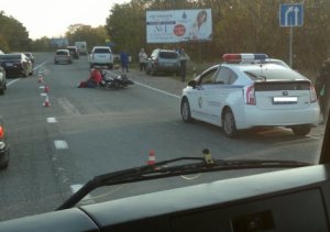В Севастополе в ДТП погиб мотоциклист и перевернулась иномарка