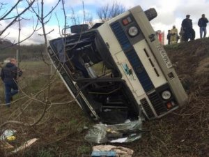 ДТП в Крыму: в кювет опрокинулся автобус с пассажирами