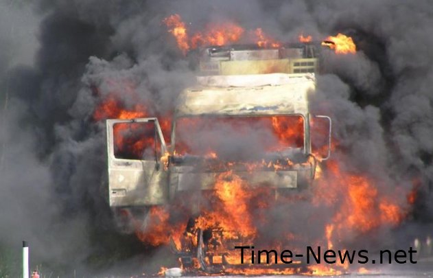 На Керченской трассе в Крыму дотла сгорела фура