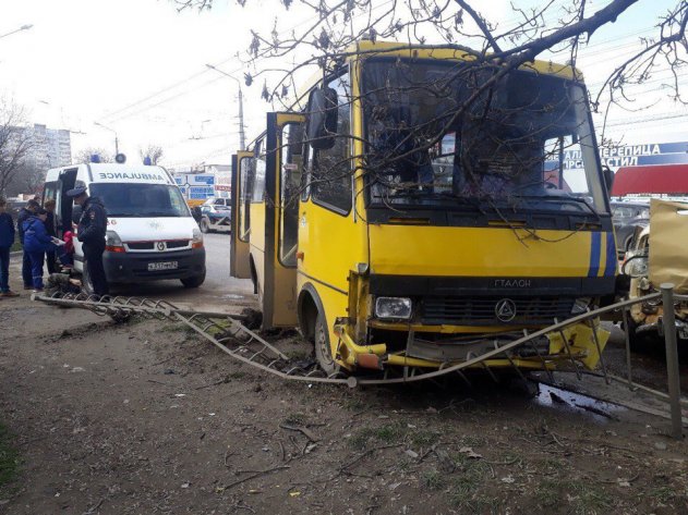 Семеро пострадавших в ДТП на Проспекте Победы в Симферополе