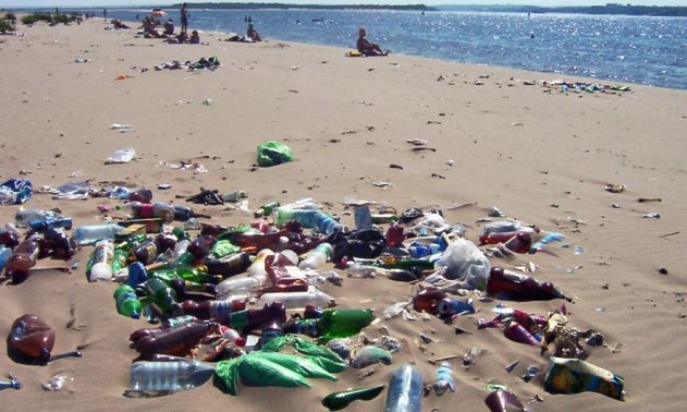 В Алуште и Феодосии возобновили систему штрафов для отдыхающих на пляже