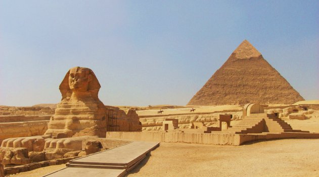 Описан способ транспортировки блоков при строительстве египетских пирамид