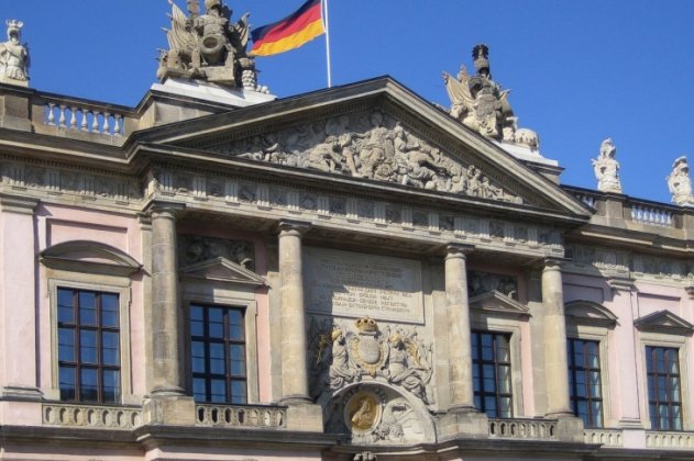 Мертвый свидетель три дня «просидел» в туалете здания суда в Германии