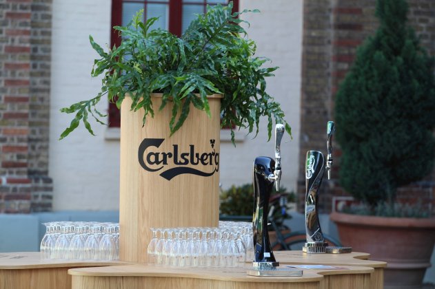 Посещение датской пивоварни Carlsberg освятили в новом проекте Владимира Познера на «Первом»