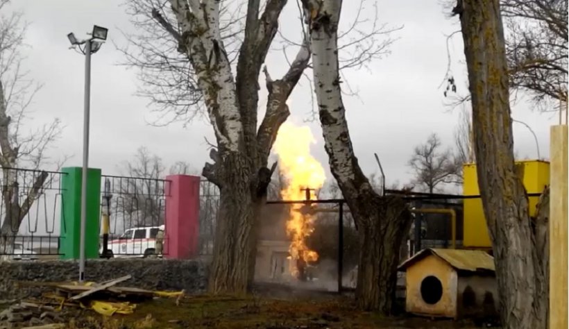 В Евпатории возле лагеря «Алые паруса» загорелся газопровод