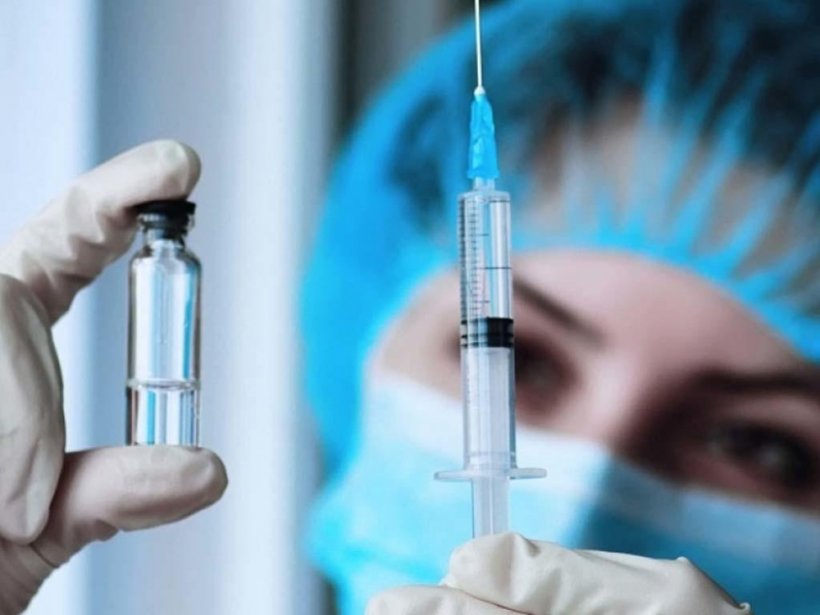 В Крыму начали вакцинировать врачей от коронавируса