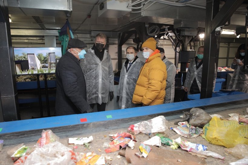 Михаил Романов посетил новый мусорообрабатывающий комплекс во Фрунзенском р ...