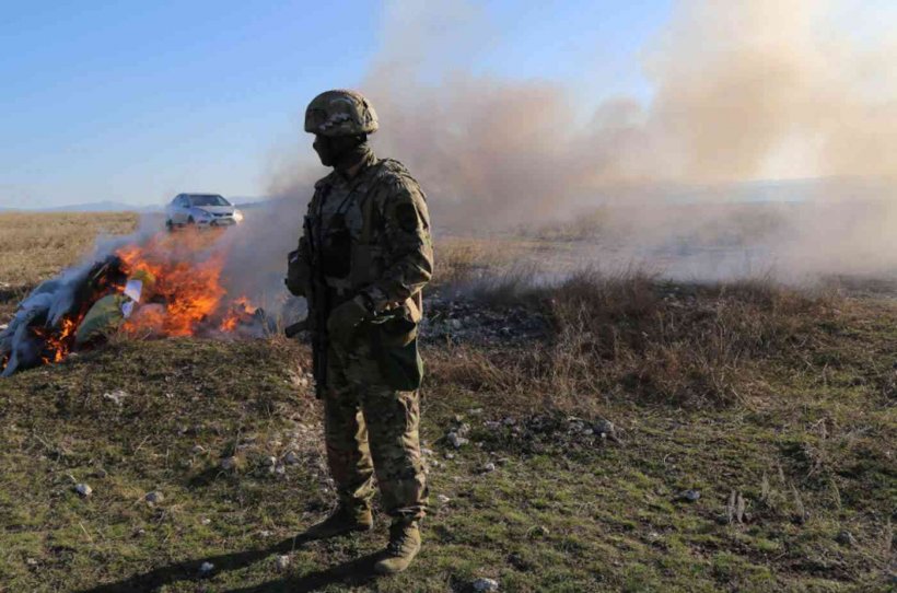 Крымская полиция сожгла КамАЗ наркотиков