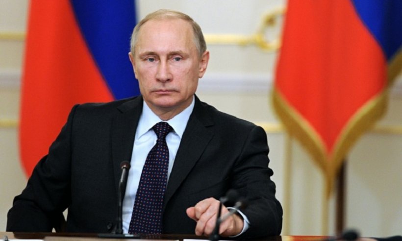 Путин распорядился начать вакцинацию от коронавируса
