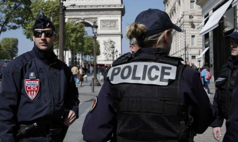 Правоохранители в Париже сломали нос журналисту, пока он выполнял свою рабо ...