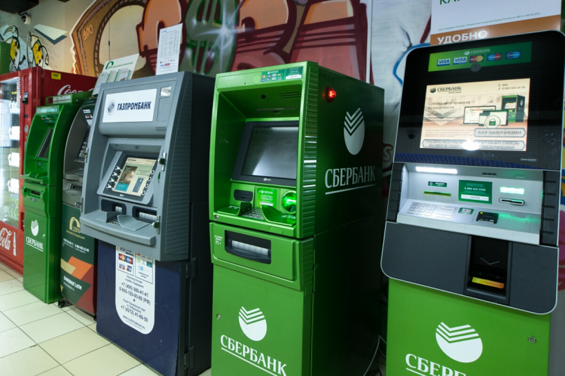 Россияне массово отказываются от услуг банкоматов