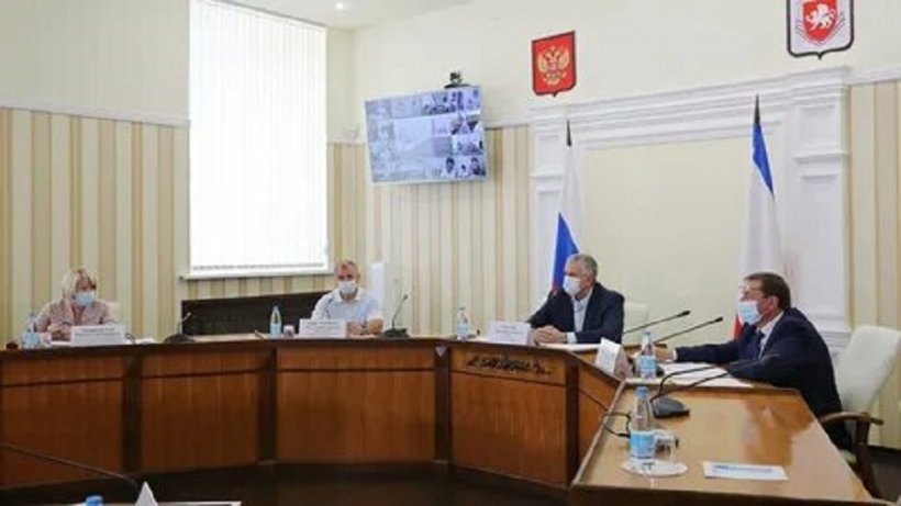 Аксенов призвал максимально сократить увеселительные программы в Крыму