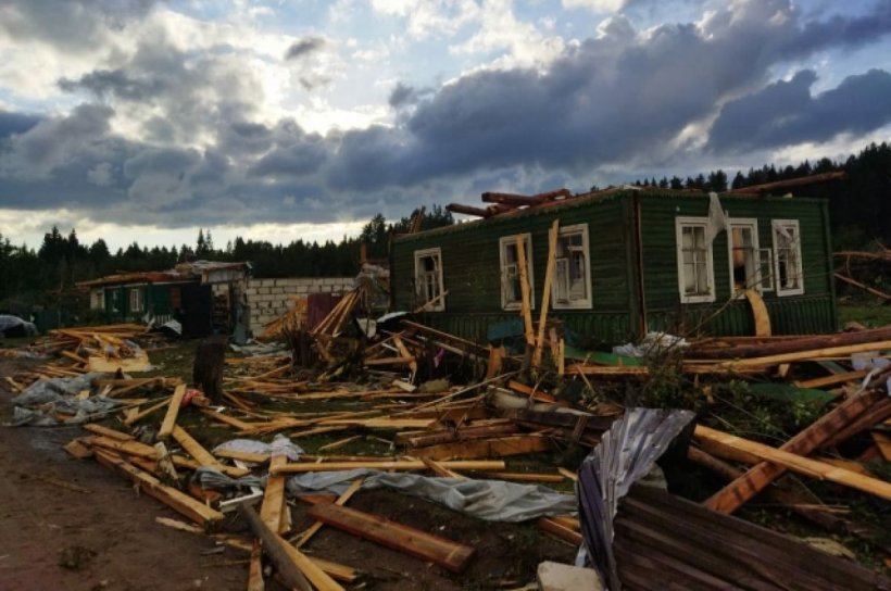 Несколько человек погибли из-за урагана в Тверской области