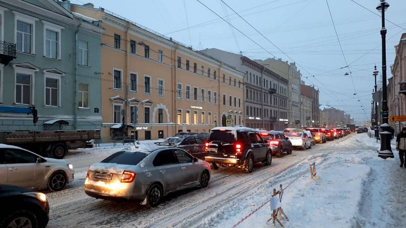 Петербург занесло снегом по вине Смольного