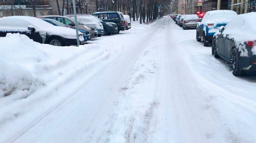 Снежные завалы в Петербурге стали причиной 57 ДТП за прошедшие сутки
