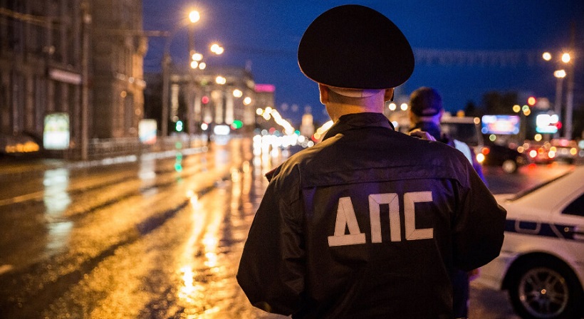 Рискуя жизнью, полицейский Петербурга разоружил водителя с гранатой