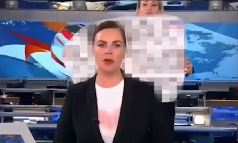 Ведущая Андреева прокомментировала появление Овсянниковой с плакатом в эфире Первого 