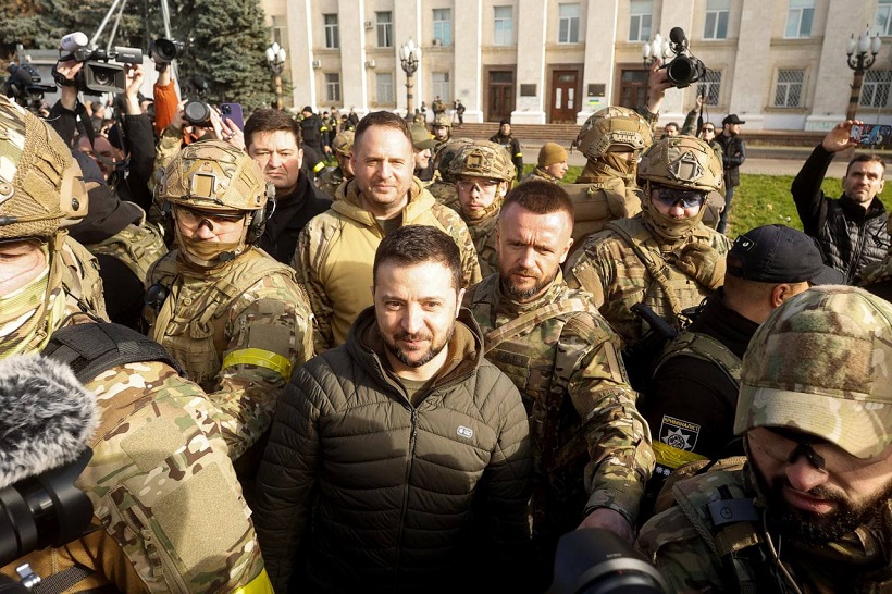 Зеленский в Херсоне заявил о готовности Украины к миру