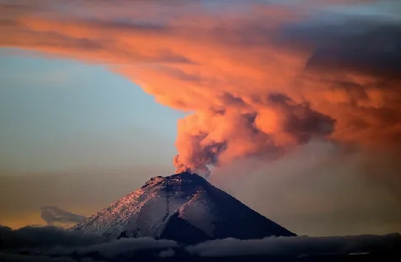 На Гавайях проснулся самый крупный в мире вулкан