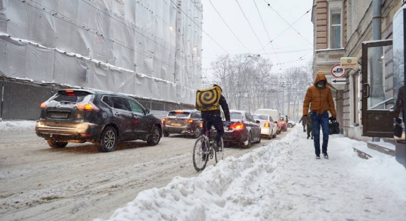 Петербург рискует «встать» в пробках из-за нехватки снегоуборочной техники