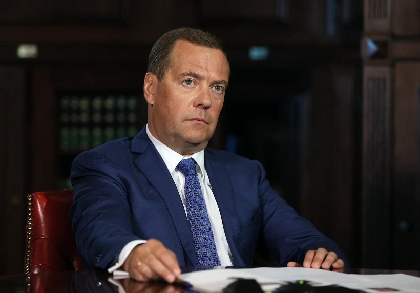 Медведев: третья мировая, если она будет, начнется не на танках или истреби ...