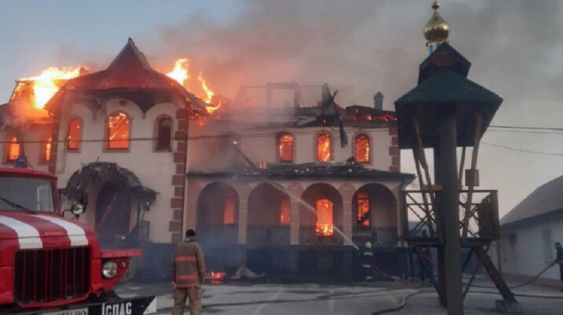 На Украине сожгли храм УПЦ в ночь на понедельник