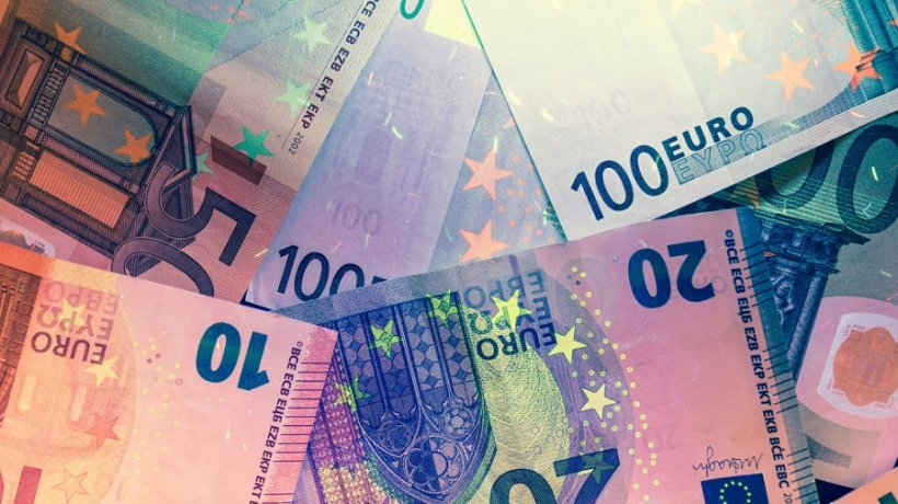 ВТБ предрек отказ от долларов и евро в качестве клиентских вкладов