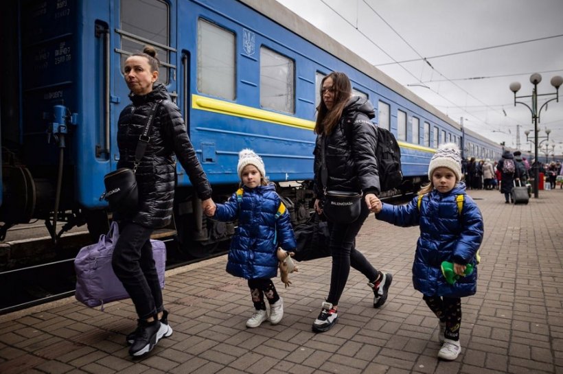 Украина принудительно эвакуирует детей из регионов Донецкой области 