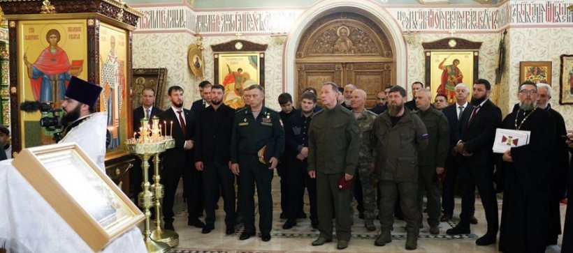 В Грозном глава Чечни Кадыров и генерал Золотов поучаствовали в освящении н ...