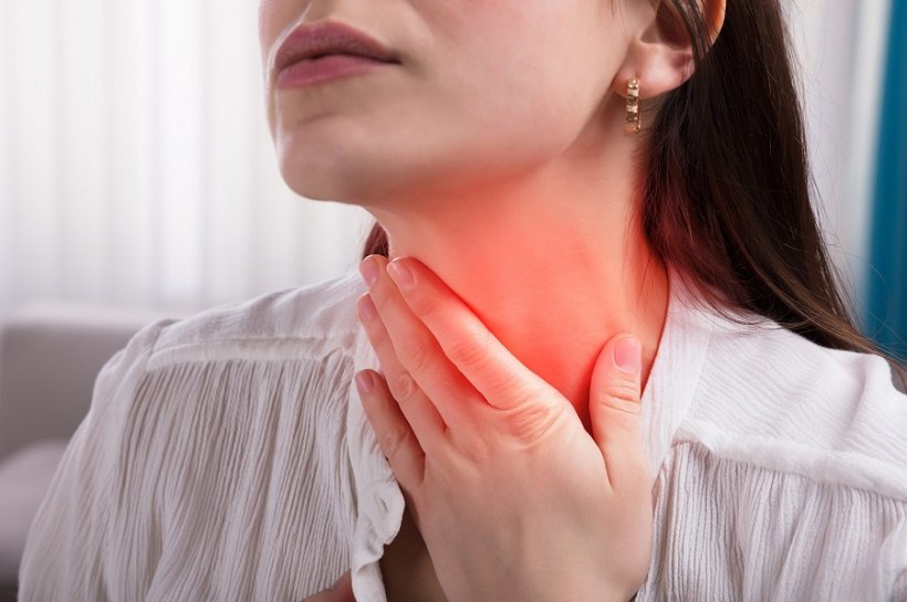 Врач предупреждает: лечение горла луком, чесноком и имбирем опасно для здоровья