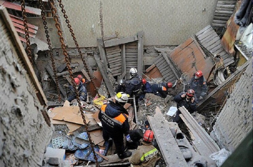Ночью в Петербурге обрушился шестиэтажный дом на Гороховой улице. Кадры обрушения попали на видео