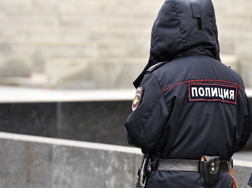 Восьмиклассник в Москве напал на полицейского. Правоохранитель получил укус ...