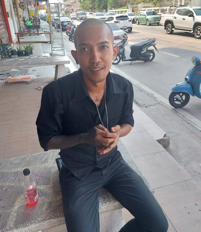 Тайскому парикмахеру, которому сбрил челку русскоязычный клиент, пришлось стричься налысо