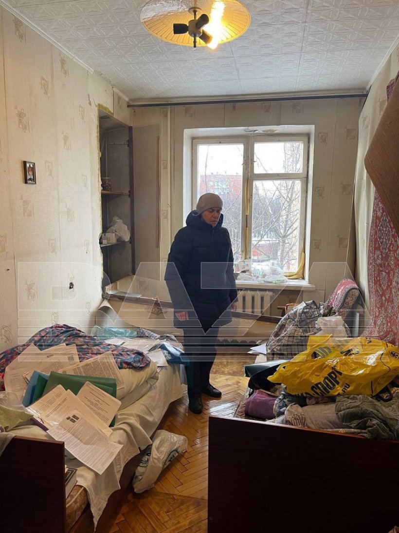 Врач Буянова отрицает инцидент с ребенком отца, погибшего на СВО. На фото после обысков в квартире бардак