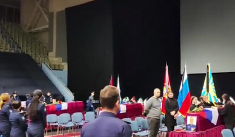 В Оренбурге проходит церемония прощания с погибшими членами экипажа Ил-76,  ...