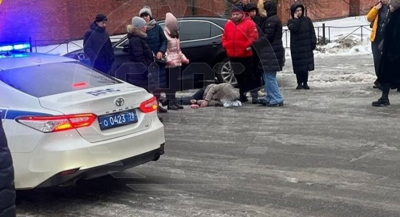 В Петербурге киллер застрелил в голову водителя возле школы на глазах у дет ...