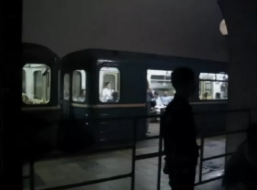 Несколько станций метро в Москве остались без электричества