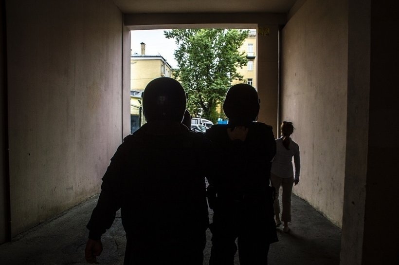 У журналистов «Фонтанки» в Петербурге проводят обыски в рамках дела против Андрея Захарова