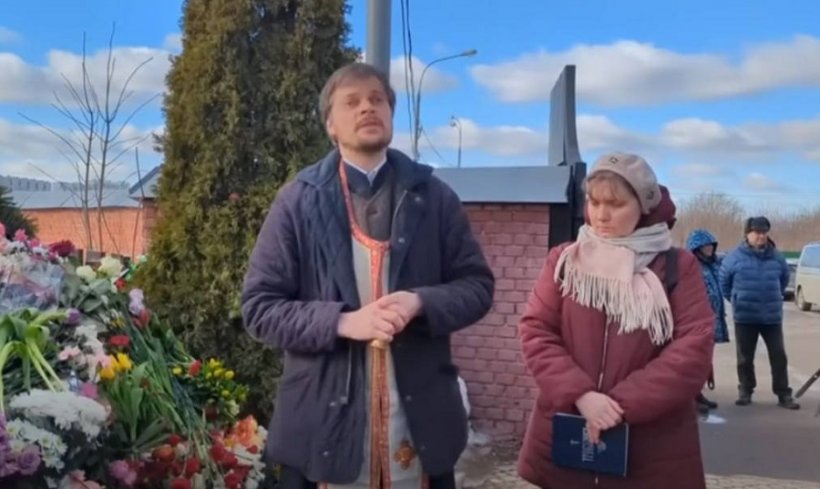 РПЦ запретила в служении священника Дмитрия Сафронова, который отпевал Алексея Навального