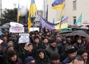 Страсти Крыма:  тысяча жителей Евпатории едут в Симферополь на митинг к крымским татарам 