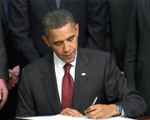 Барак Обама подписал закон по санкциям против России и помощи Украине