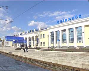 В Славянске не ходят поезда из-за блокировки поста электрической централиза ...
