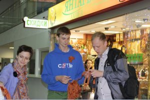 Проект «Сеть» в Калининграде раздал несколько тысяч Георгиевских лент