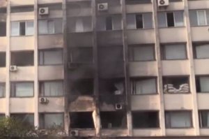 В Мариуполе подожгли 4 этаж здания горсовета