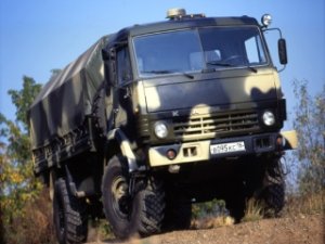 К украинской границе движутся грузовики с вооруженными людьми