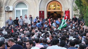 Абхазия: оппозиция захватывает всё новые здания правительства